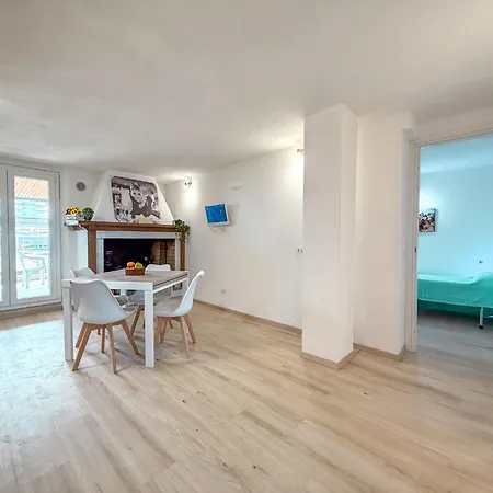 Lincoln Terzo Piano Al Mare Rif A534