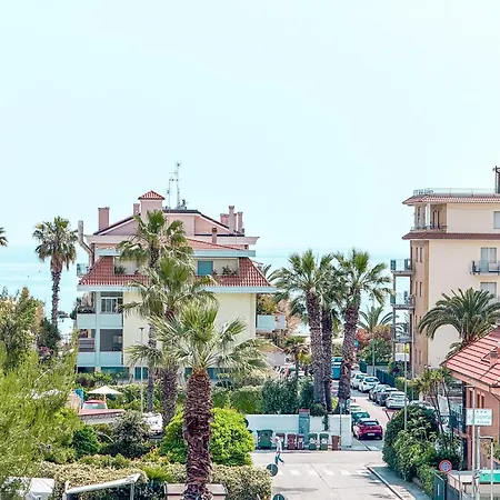 Lincoln Terzo Piano Al Mare Rif A534 Apartment *
